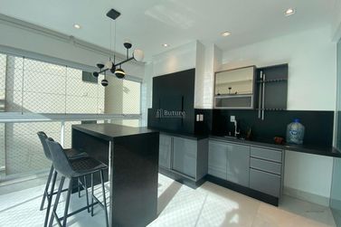 Apartamento &agrave; venda - 182m&sup2; - Meia Praia