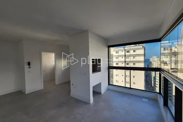 Apartamento &agrave; venda - 132m&sup2; - Meia Praia