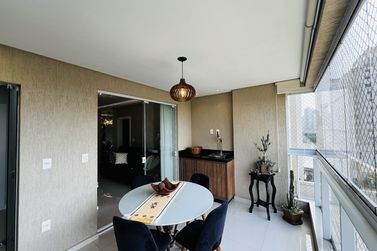 Apartamento &agrave; venda - 117m&sup2; - Meia Praia
