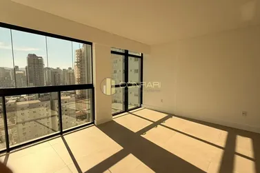 Apartamento &agrave; venda - 103m&sup2; - Meia Praia