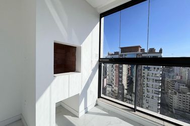 Apartamento &agrave; venda - 153m&sup2; - Meia Praia