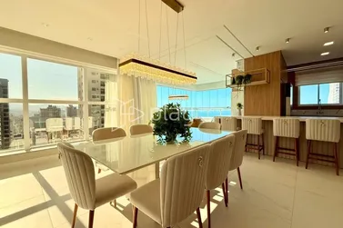 Apartamento &agrave; venda - 160m&sup2; - Meia Praia