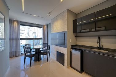 Apartamento &agrave; venda - 124m&sup2; - Meia Praia