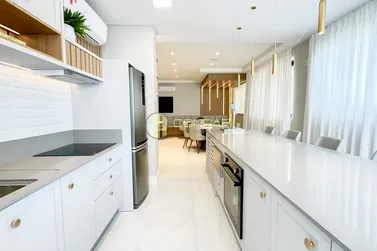 Apartamento &agrave; venda - 130m&sup2; - Meia Praia