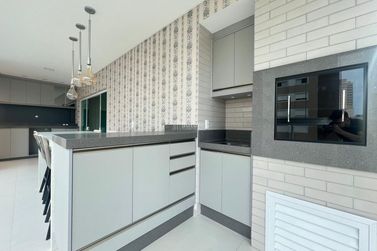 Apartamento &agrave; venda - 141m&sup2; - Meia Praia