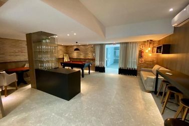 Apartamento &agrave; venda - 141m&sup2; - Meia Praia