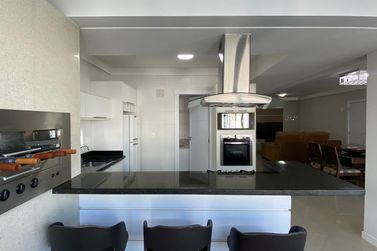 Apartamento para alugar - 130m&sup2; - Centro