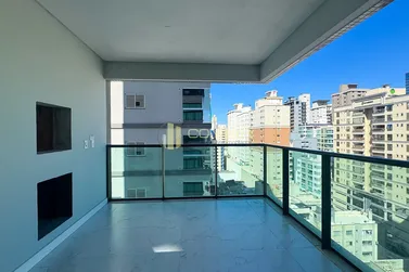 Apartamento &agrave; venda - 130m&sup2; - Meia Praia