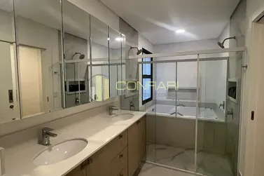 Apartamento para alugar - 187m&sup2; - meia praia