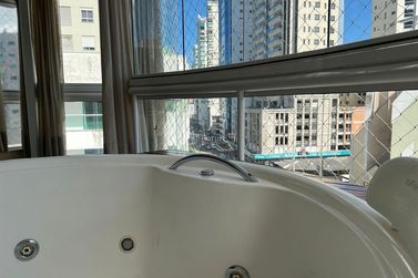 Apartamento &agrave; venda - 178m&sup2; - Meia Praia