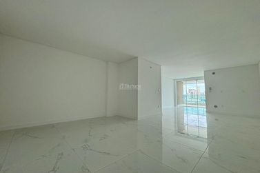 Apartamento &agrave; venda - 159m&sup2; - Meia Praia