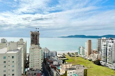 Apartamento &agrave; venda - 180m&sup2; - Meia Praia