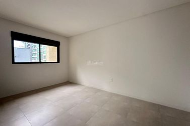 Apartamento &agrave; venda - 119m&sup2; - Meia Praia