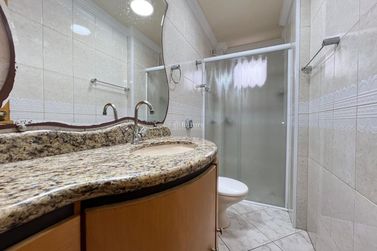 Apartamento &agrave; venda - 146m&sup2; - Meia Praia