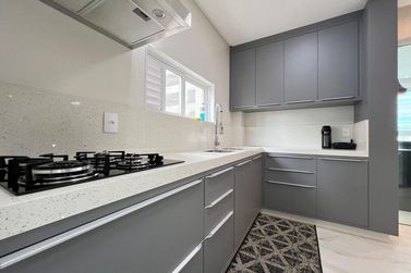 Apartamento &agrave; venda - 142m&sup2; - Meia Praia