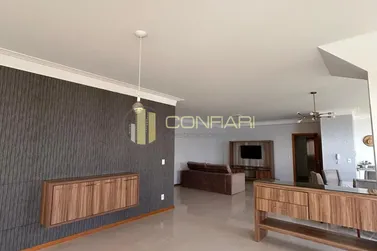Apartamento &agrave; venda - 212m&sup2; - Meia praia