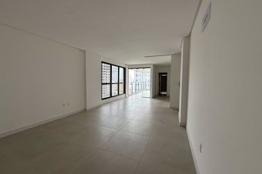 Apartamento &agrave; venda - 136m&sup2; - Meia Praia