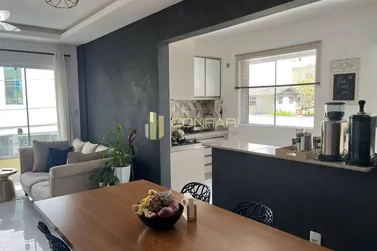 Apartamento &agrave; venda - 120m&sup2; - Meia praia