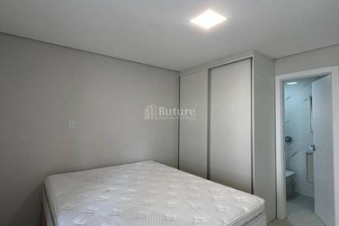 Apartamento &agrave; venda - 125m&sup2; - Meia Praia