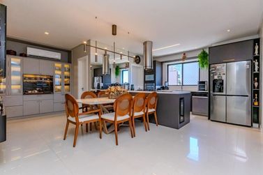 Apartamento &agrave; venda - 200m&sup2; - Meia Praia