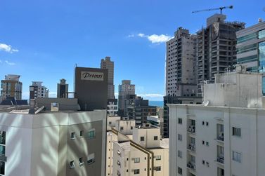 Apartamento &agrave; venda - 137m&sup2; - Meia Praia