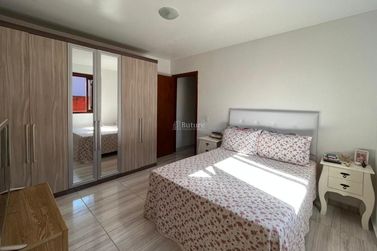 Casa &agrave; venda - 210m&sup2; - 