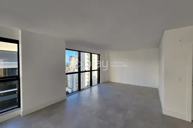 Apartamento &agrave; venda - 132m&sup2; - Meia Praia