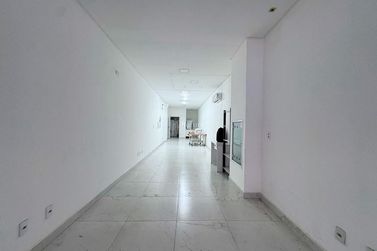 Sala Comercial &agrave; venda - 57m&sup2; - Meia Praia