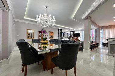 Apartamento &agrave; venda - 198m&sup2; - Meia Praia