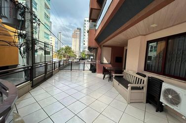 Apartamento &agrave; venda - 147m&sup2; - Meia Praia