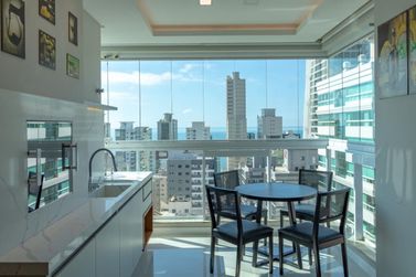 Apartamento &agrave; venda - 148m&sup2; - Meia Praia