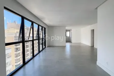 Apartamento &agrave; venda - 207m&sup2; - Meia Praia
