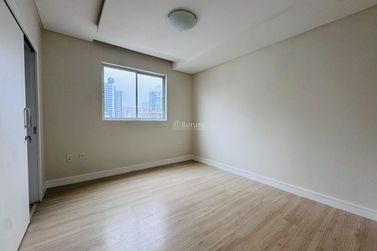 Apartamento &agrave; venda - 122m&sup2; - Centro