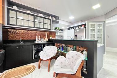 Apartamento &agrave; venda - 198m&sup2; - Meia Praia