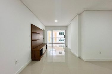 Apartamento &agrave; venda - 95m&sup2; - Meia Praia