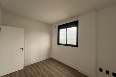 Apartamento &agrave; venda - 130m&sup2; - Meia Praia