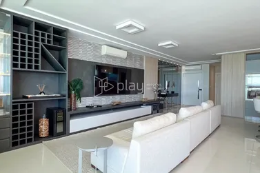 Apartamento &agrave; venda - 198m&sup2; - Meia Praia