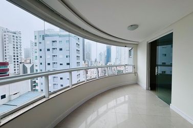 Apartamento &agrave; venda - 122m&sup2; - Centro