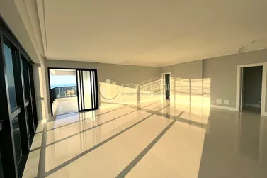 Apartamento &agrave; venda - 183m&sup2; - Meia Praia