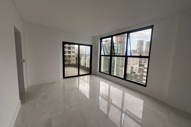 Apartamento &agrave; venda - 130m&sup2; - Meia Praia