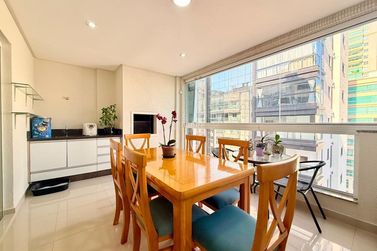 Apartamento &agrave; venda - 145m&sup2; - Meia Praia