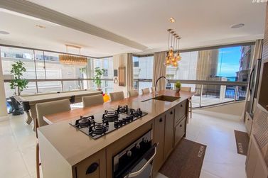 Apartamento &agrave; venda - 114m&sup2; - Meia Praia