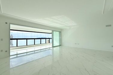 Apartamento &agrave; venda - 180m&sup2; - Meia Praia