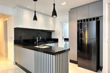 Apartamento &agrave; venda - 129m&sup2; - Meia Praia