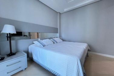Apartamento &agrave; venda - 350m&sup2; - Meia Praia