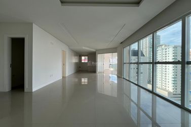 Apartamento &agrave; venda - 170m&sup2; - Andorinha