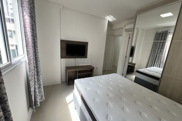 Apartamento &agrave; venda - 135m&sup2; - Meia Praia