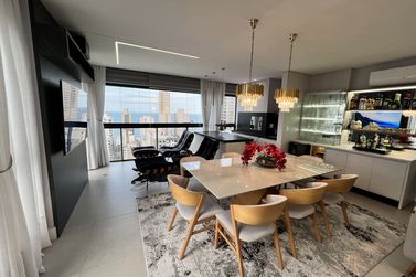 Apartamento &agrave; venda - 137m&sup2; - Meia Praia