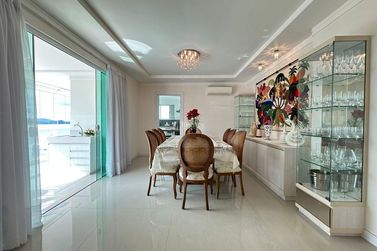Apartamento &agrave; venda - 202m&sup2; - Meia Praia