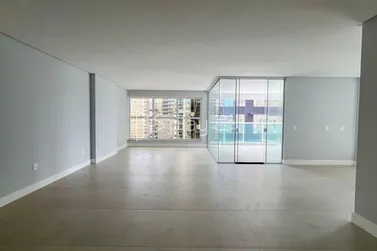 Apartamento &agrave; venda - 190m&sup2; - Meia Praia